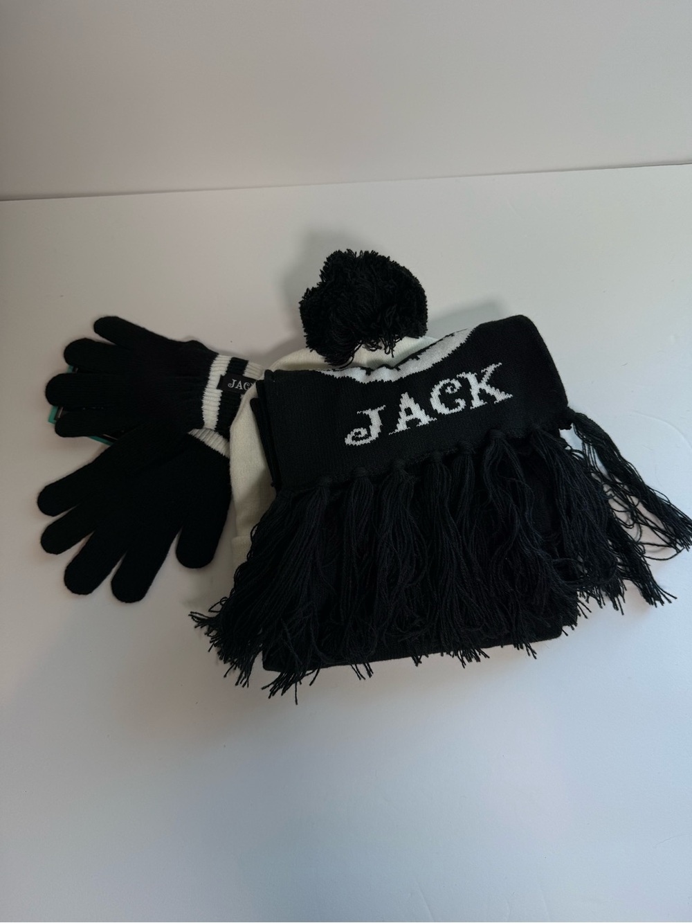 Disney The Nightmare Before Christmas Jack Skellington Hat Scarf Gloves Set - Picture 4 of 4